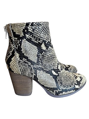 Chocolat Blu Women's Avery Heeled Bootie (view 1)