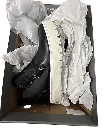 Vionic brinkley Ankle Boots (view 2)
