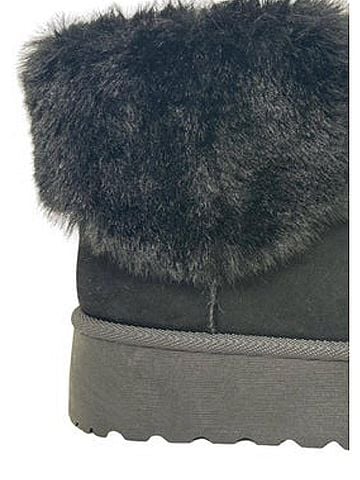 Very G Women's Everlie Faux Fur Lined Bootie (view 2)