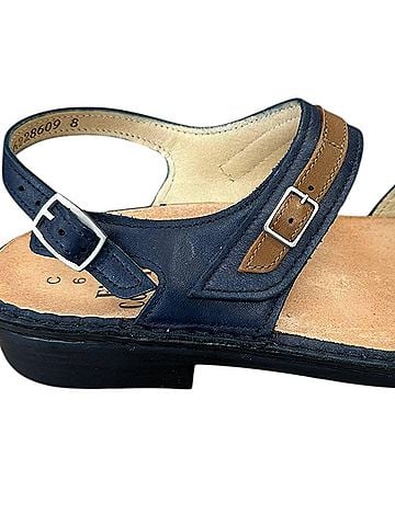 Finn Comfort Women's Sasso Sandal (view 2)