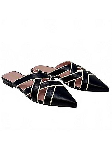 Pretty Ballerinas Women's Yvette Sandals in Black (view 2)