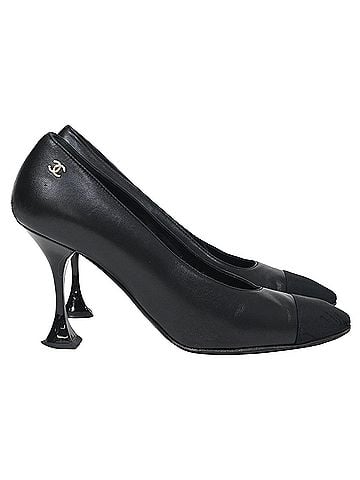 Chanel  Chanel Interlocking CC Sculptured Heel Pumps in Black Leather (view 1)