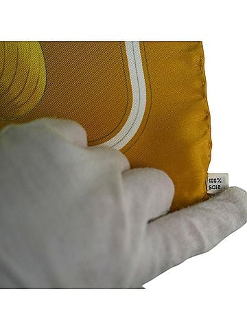 Hermès Hermes Vintage Silk Scarf Carre 90 (view 2)