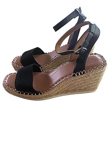 Crown Vintage Wedges (view 2)