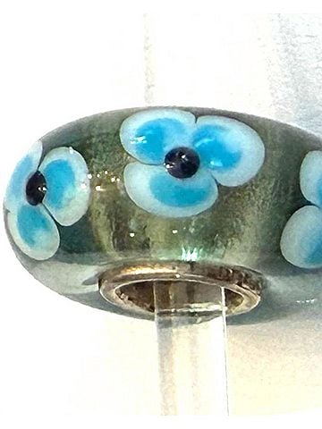 Trollbeads Women's Universal Charm Bead in Unique Light Green/Blue Flowers/Black Dots (view 2)