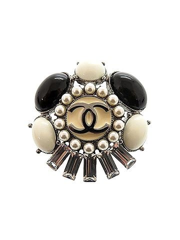 Chanel Excellent condition Chanel Coco Mark brooch, metal, faux pearl, rhinestones, black and white, 0443CHANEL (view 1)
