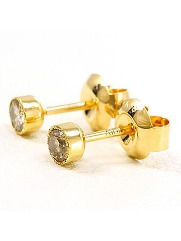 Unbranded 18K (18-karat) yellow gold earrings with 0.11 carat diamonds (x2), total weight approximately 1.2g. Jewelry. (view 1)