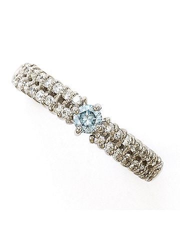 Unbranded 18K (18-karat white gold) ring with blue diamond (treated) and diamond. Total weight: 3.4g. Jewelry. (view 1)