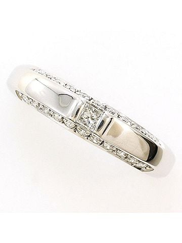 Unbranded 18K (18-karat white gold) ring with a 0.30ct diamond. Total weight approximately 3.6g. Jewelry. (view 1)