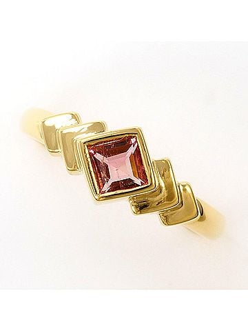 Unbranded 18K (18-karat) Yellow Gold Ring with Pink Tourmaline, Total Weight 2.0g, Jewelry (view 1)