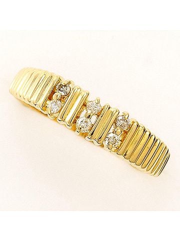 Unbranded 18K (18-karat) yellow gold ring with diamond (carat weight not stamped), total 1.9g, jewelry. (view 1)