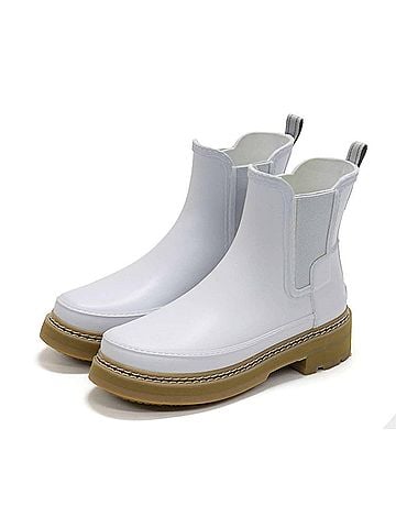 Hunter Women's Refined Stitch Detail Slim Fit Chelsea Boots in Spurrey (view 2)