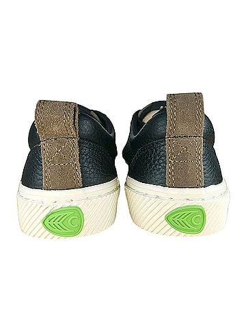 Cariuma OCA Low Sneakers (view 2)