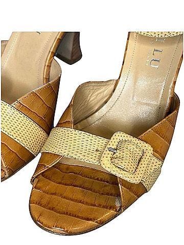 Anyi Lu Heels (view 2)