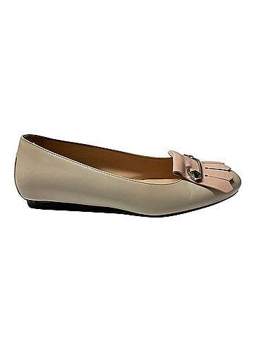Tod's Tod's Moccasin Flats in Cream Leather (view 1)