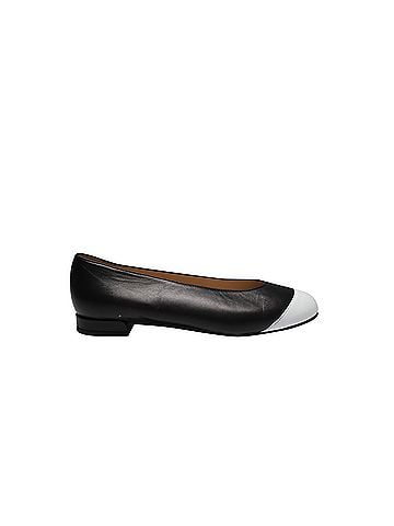 Stuart Weitzman Stuart Weitzman Ballet Flats in Black Leather (view 1)