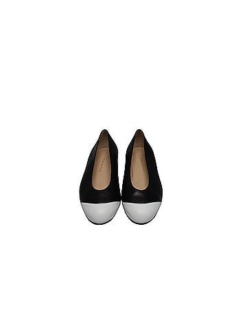 Stuart Weitzman Stuart Weitzman Ballet Flats in Black Leather (view 2)