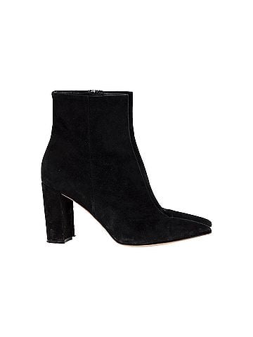 Gianvito Rossi Gianvito Rossi Pointed-Toe Ankle Boots in Black Suede (view 1)