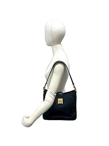 Céline CELINE Vintage Ring Hardware Logo Calf Leather Semi-Shoulder Tote Bag Black 39252 (view 2)