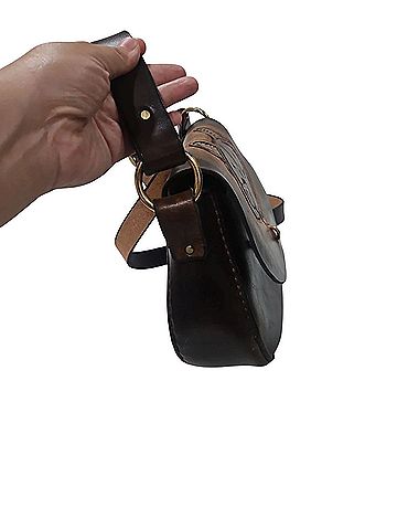 Amazon Basics handmade Leather Crossbody Bag (view 2)