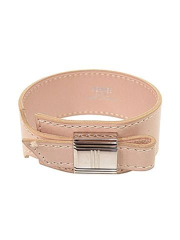 Hermès Excellent condition Hermes Almitemis leather and metal bracelet in pink beige with silver hardware, stamped "F". (0528HERMES) (view 1)
