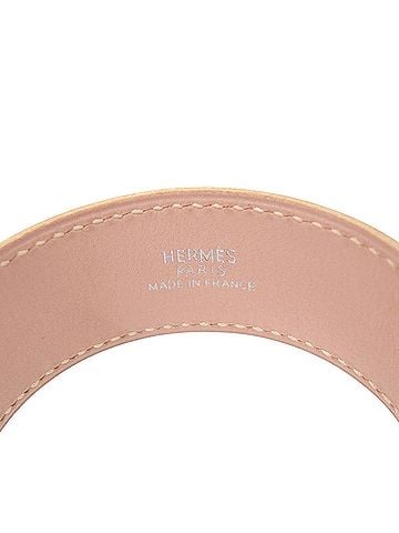 Hermès Excellent condition Hermes Almitemis leather and metal bracelet in pink beige with silver hardware, stamped "F". (0528HERMES) (view 2)