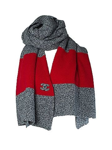 Chanel Chanel, Oversized cashmere scarf with cc logo (view 1)