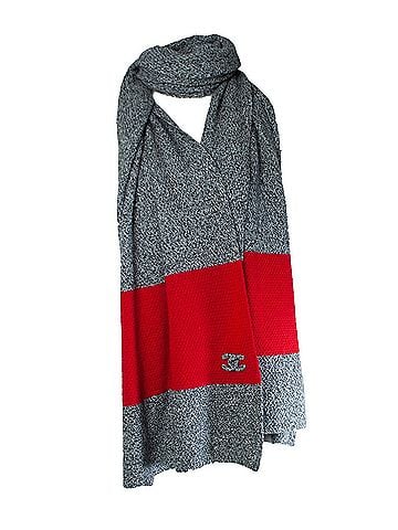 Chanel Chanel, Oversized cashmere scarf with cc logo (view 2)