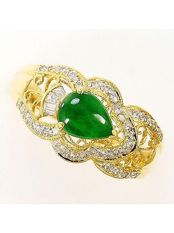 Unbranded 18K (18-karat) Yellow Gold Ring with Jadeite and Diamond (carat weight not stamped). Total weight: 4.4g. Jewelry. (view 1)