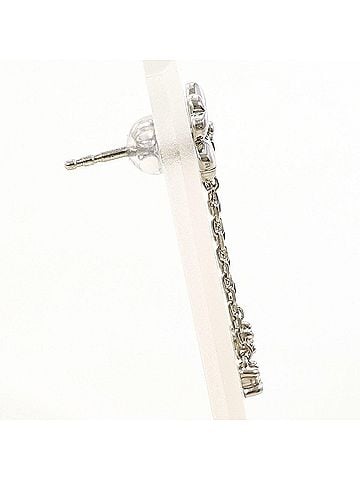 Unbranded 18K (18-karat white gold) single earring with diamond (carat mark not specified), total weight 0.9g, jewelry. (view 2)