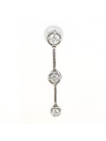 Unbranded 18K (18-karat white gold) single earring with 0.15ct diamond, total weight 0.4g. Jewelry. (view 1)