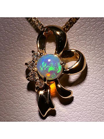 Unbranded 18K (18-karat) Yellow Gold Necklace with Opal and Diamond (carat mark not specified). Total weight 2.4g. 40cm. Jewelry. (view 2)