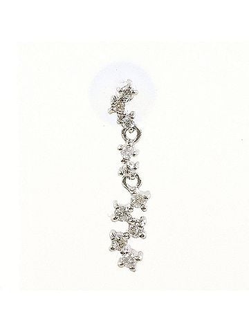 Unbranded 18K (18-karat white gold) single earring with a 0.10 ct diamond, total weight 0.4g. Jewelry. (view 1)