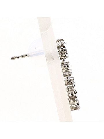 Unbranded 18K (18-karat white gold) single earring with a 0.10 ct diamond, total weight 0.4g. Jewelry. (view 2)