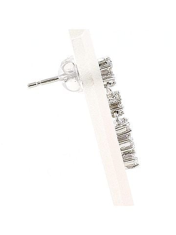Unbranded 18K (18-karat white gold) single earring with 0.10ct diamond, total weight 0.6g. Jewelry. (view 2)