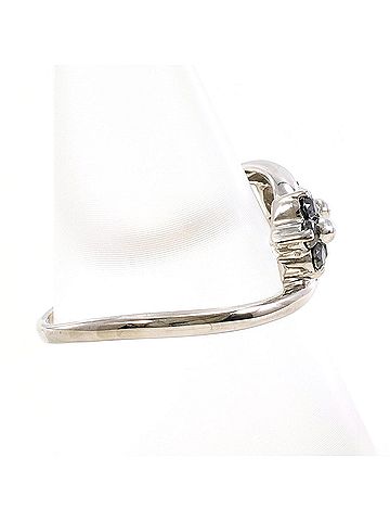 Unbranded 18K (18-karat white gold) ring with black diamonds. Total weight: 2.1g. Jewelry. (view 2)