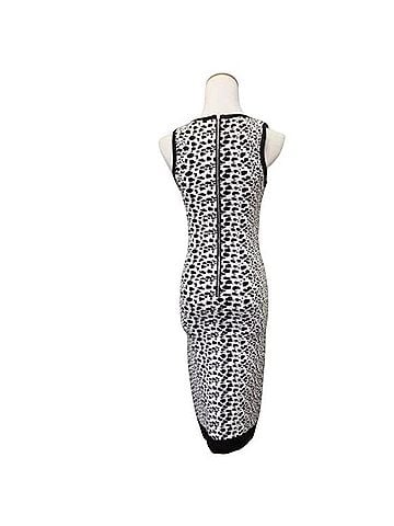 Robbi & Nikki Robbi & Nikki by Robert Rodriguez Casual Dress (view 2)