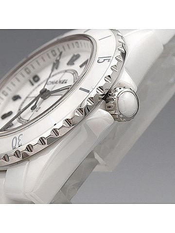 Chanel Chanel J12 33mm Ceramic H5698 Quartz Watch (view 2)
