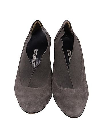 Manolo Blahnik Manolo Blahnik Elastic Accent Pointed-Toe Pumps in Grey Suede (view 2)