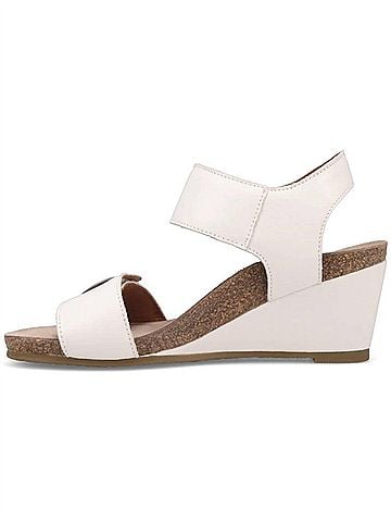 Taos Women's Carousel 3 Sandals (view 2)
