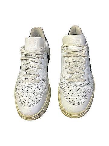 VEJA Sneakers (view 2)