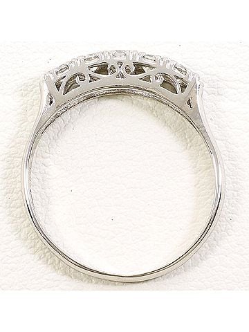 Unbranded Platinum ring (PT) with 1 diamond (0.41ct), total weight 2.3g, like new condition. (view 2)