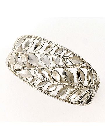 Unbranded K10 10K WG White Gold Ring, Total Weight 1.8g, Like New Condition (view 1)