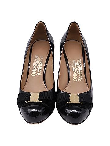 Salvatore Ferragamo Ferragamo Vara Bow Pumps in Black Patent Leather (view 2)