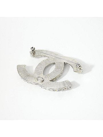 Chanel Chanel 63085 Brooch (view 2)