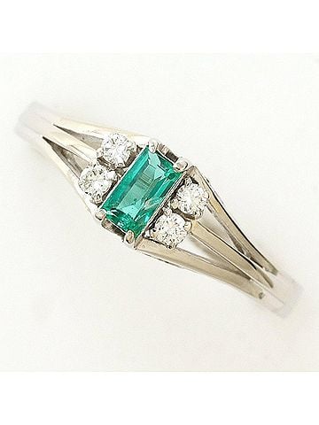 Unbranded PT900 Platinum Ring, 1 piece, Emerald 0.17ct, Diamond 0.08ct, Total Weight 3.7g, Like New Condition. (view 1)
