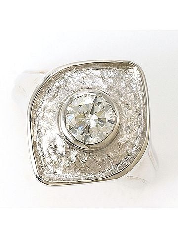 Unbranded PT900 Platinum Ring with 1 Diamond (no carat marking), 1.0ct VS2 clarity, Certified, Total Weight 14.4g, Like New Condition. (view 1)