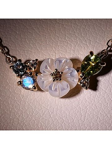 Unbranded K10 10K YG Yellow Gold Necklace with Shell and Peridot, Total Weight 1.3g, 41cm, Like New Condition (view 2)