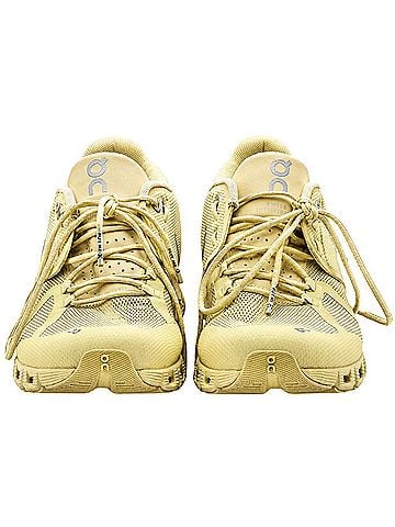 On Cloud Running shoe with lightweight cloudtec souls  Sneakers (view 2)