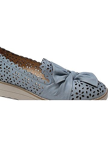 Django & Juliette Women's Omilla Slip-On in Denim-Vanilla Sole Leather (view 2)